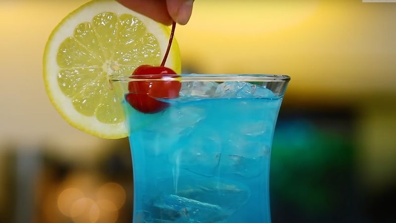 cach-lam-cocktail-blue-lagoon-tuoi-mat-vo-cung-bat-mat-202207290821273085