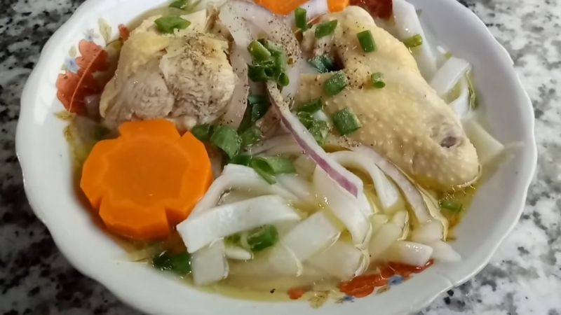 cach-nau-banh-canh-ga-ngon-mieng-thit-ngot-da-gion-ca-nha-thich-me-202112221630008378