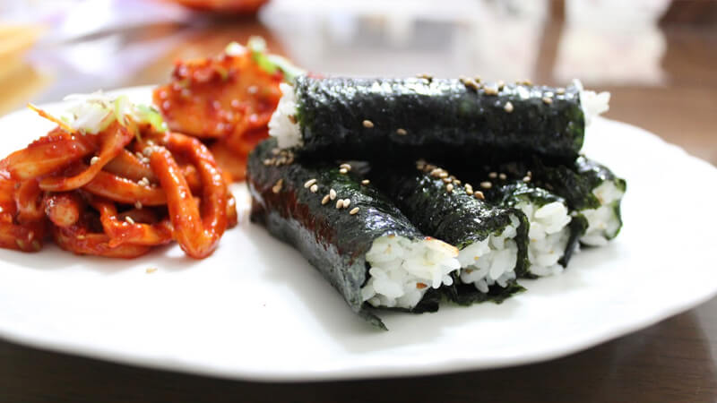 kimbap-la-gi-phan-biet-sushi-va-kimbap-cach-bao-quan-kimbap-qua-dem-202111272213434497