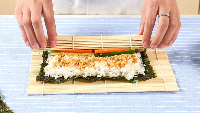 kimbap-la-gi-phan-biet-sushi-va-kimbap-cach-bao-quan-kimbap-qua-dem-202111272215235896