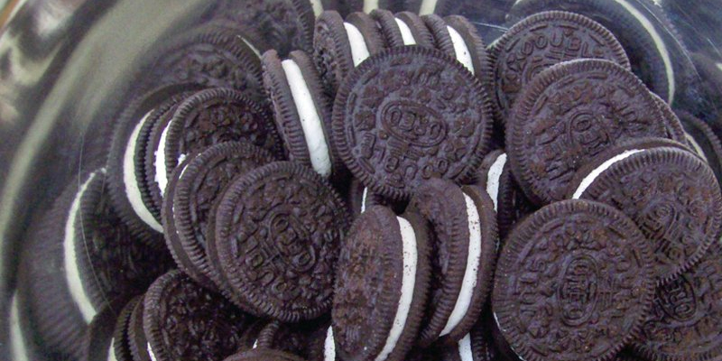 cach-lam-do-uong-tu-banh-oreo4_800x400