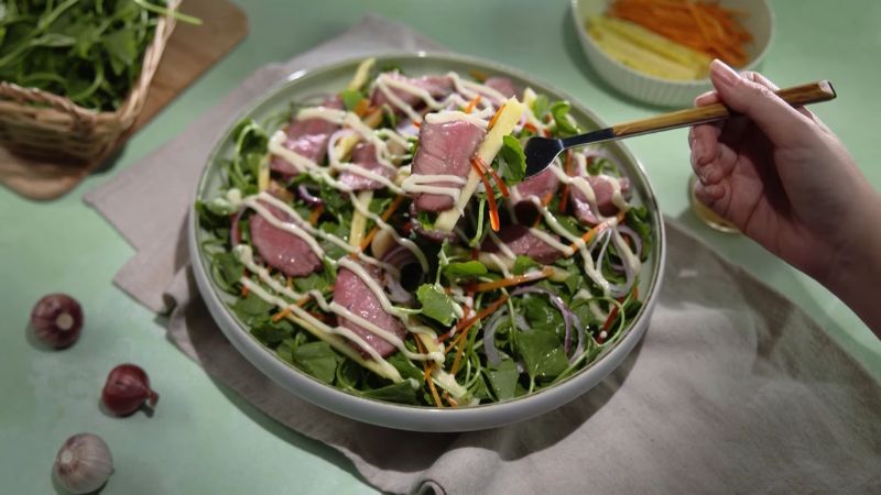 cach-lam-salad-bo-rau-ma-dep-da-thon-dang-an-hoai-khong-chan-202304240054496156